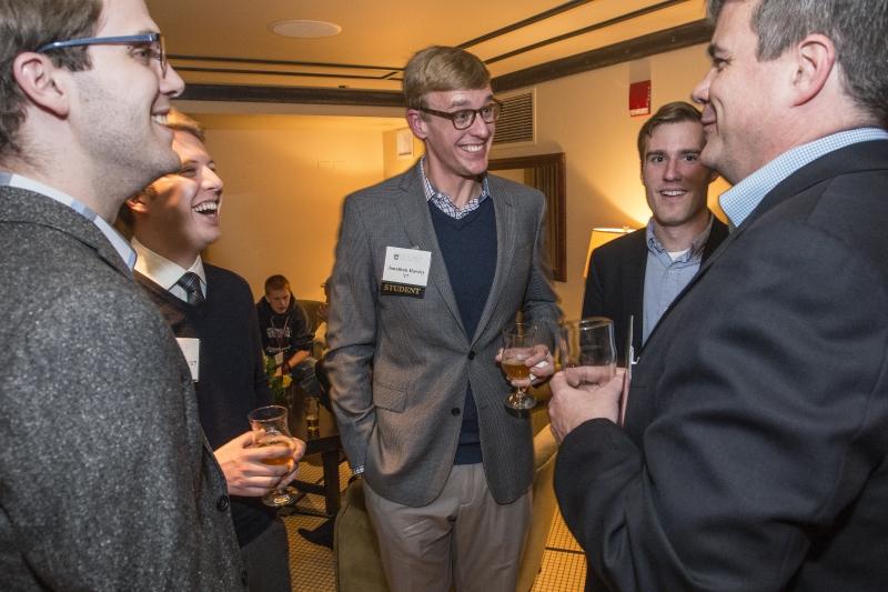 Students interested in pursuing clerkships talk to former clerks at the Alumni Clerkship Reception.