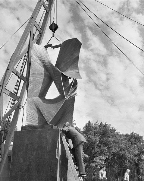 Installation of the Pevsner sculpture in the Law School fountain.