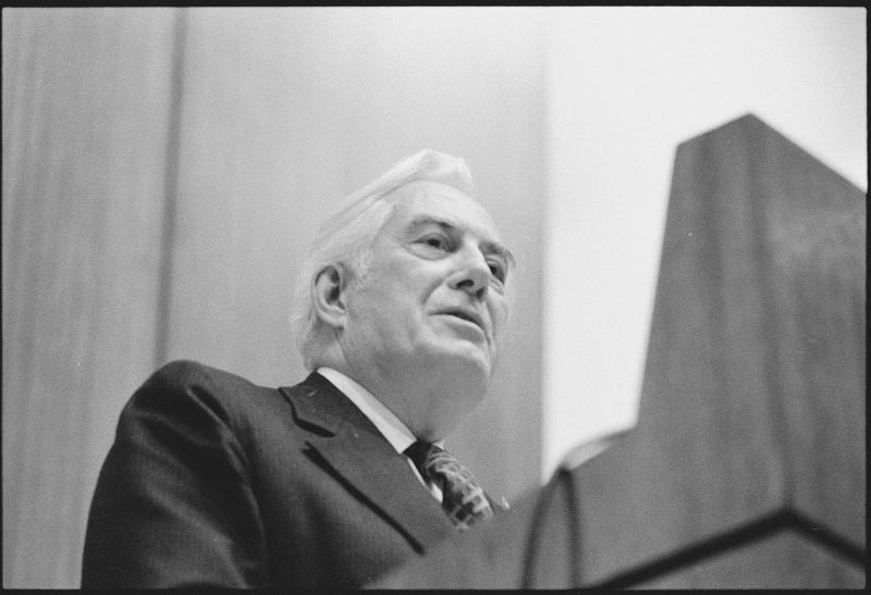 US Supreme Court Chief Justice Warren Burger speaks at the 1976 Annual Dinner. US Supreme Court Chief Justice Warren Burger speaks at the 1976 Annual Dinner.