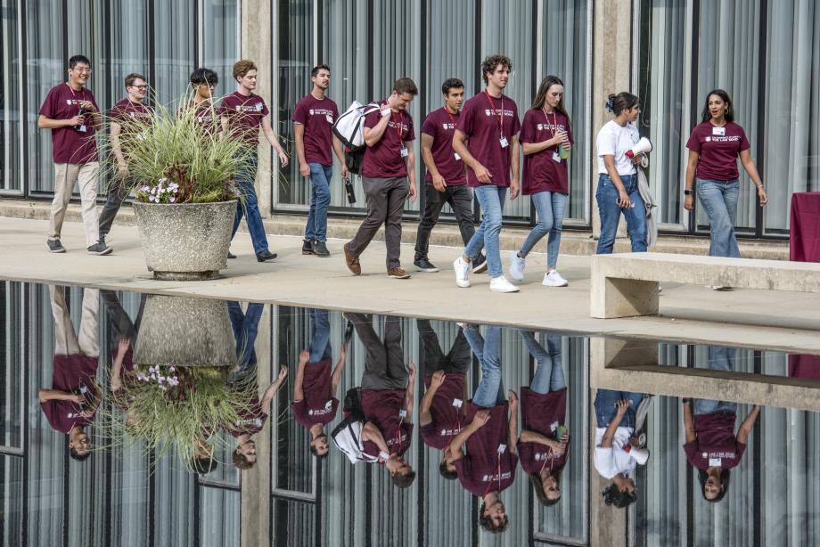 Students walk between the classroom wing and the Reflecting Pool.