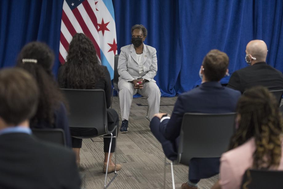 Pre-Orientation also featured a number of evening activities. For one of these, students got the chance to meet and engage in a Q&A with Chicago Mayor Lori Lightfoot, ’89. Pre-Orientation also featured a number of evening activities. For one of these, students got the chance to meet and engage in a Q&A with Mayor of Chicago Lori Lightfoot, ’89.