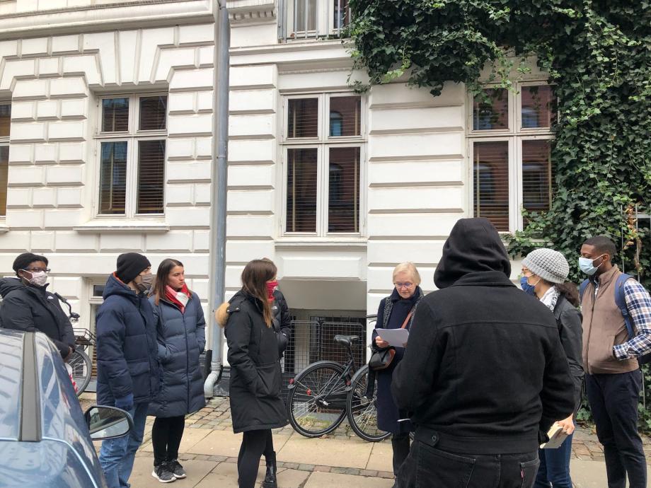 On the walking tour, Professor Petersen covered the topic of women’s rights and family law.