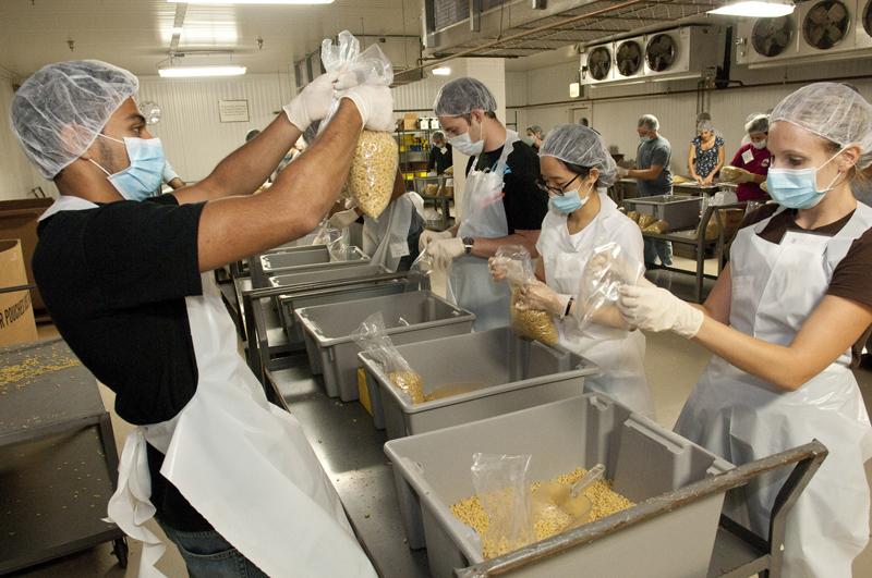 Students volunteering at the Greater Chicago Food Depository