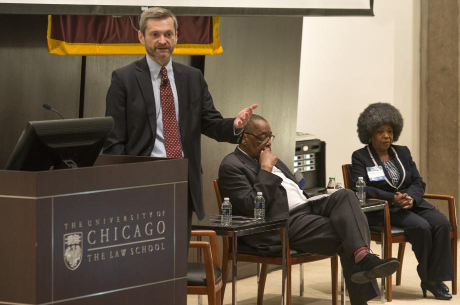 The events on Saturday began with breakfast and a Town Hall Meeting with Dean Thomas J. Miles about the Law School’s initiatives, current students, and distinguished faculty. Clinical Professors Herschella Conyers, ’83, and Randolph Stone spoke about the Criminal and Juvenile Justice Clinic during the meeting.