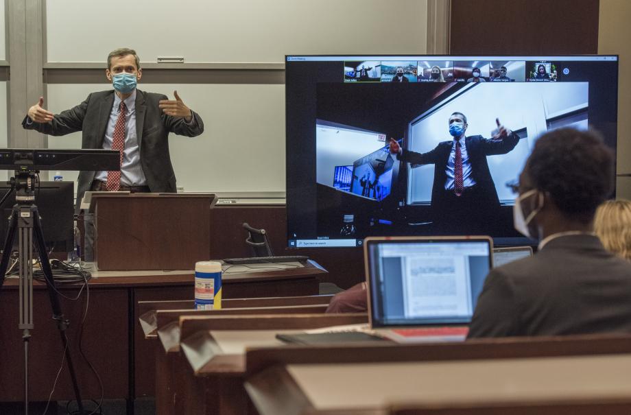 One of Pre-Orientation's goals is to help incoming 1Ls prepare for the Law School's academic environment. Here, students attend one of the in-person courses: Introduction to Law & Economics taught by Dean Thomas J. Miles.