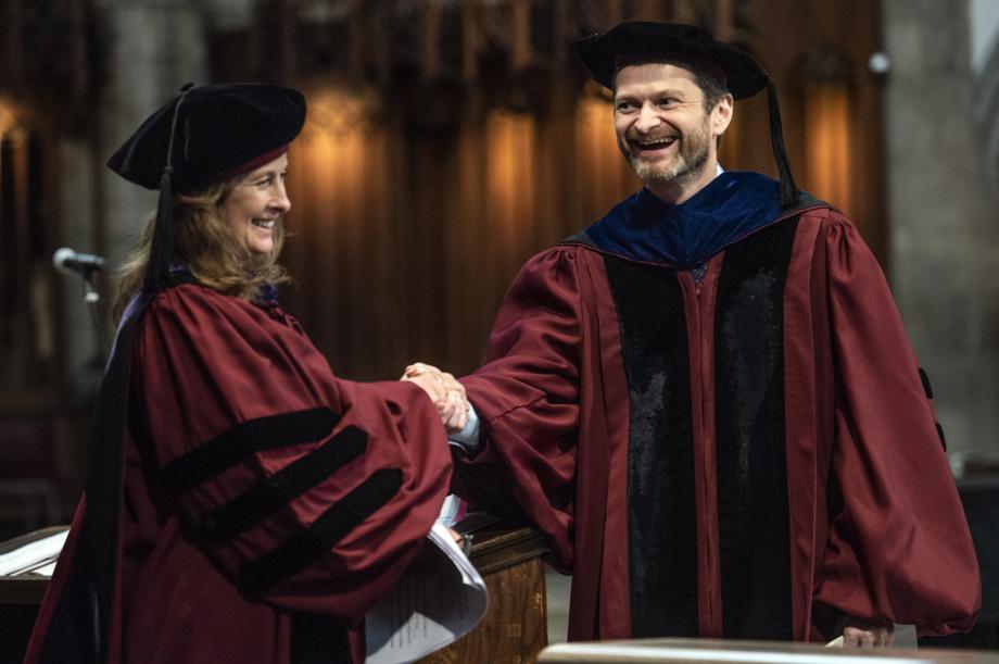 He then presented the Distinguished Alumna Award to Katherine Adams, ’90, general counsel and senior vice president of legal and global security for Apple Inc. He then presented ith the Distinguished Alumna Award to Katherine Adams, ’90, general counsel and senior vice president of legal and global security for Apple Inc.