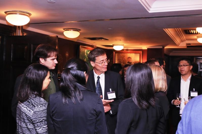 Tom Albrecht, ’79 (center) talks with students. Tom Albrecht, ’79 (center) talks with students.