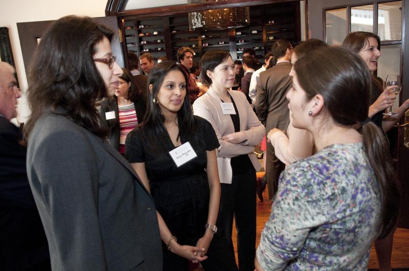 Alumnae gather at the Alumni Clerkship Reception.