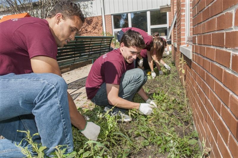 Tyler Cerami, '16, left, said he was excited to do volunteer work. Tyler Cerami, '16, left, said he was excited to do volunteer work.