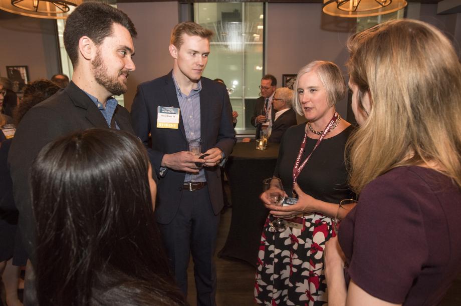 Tacy Flint, ’04, spoke with current students at the clerkship reception.