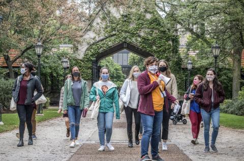 Kelly Gregg, '22, leads a campus tour for entering students.