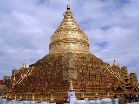 Shwezigon Pagoda, a Buddhist stupa located in Nyaung-U, Myanmar. Photo by Javier Gil via Wikimedia Commons.