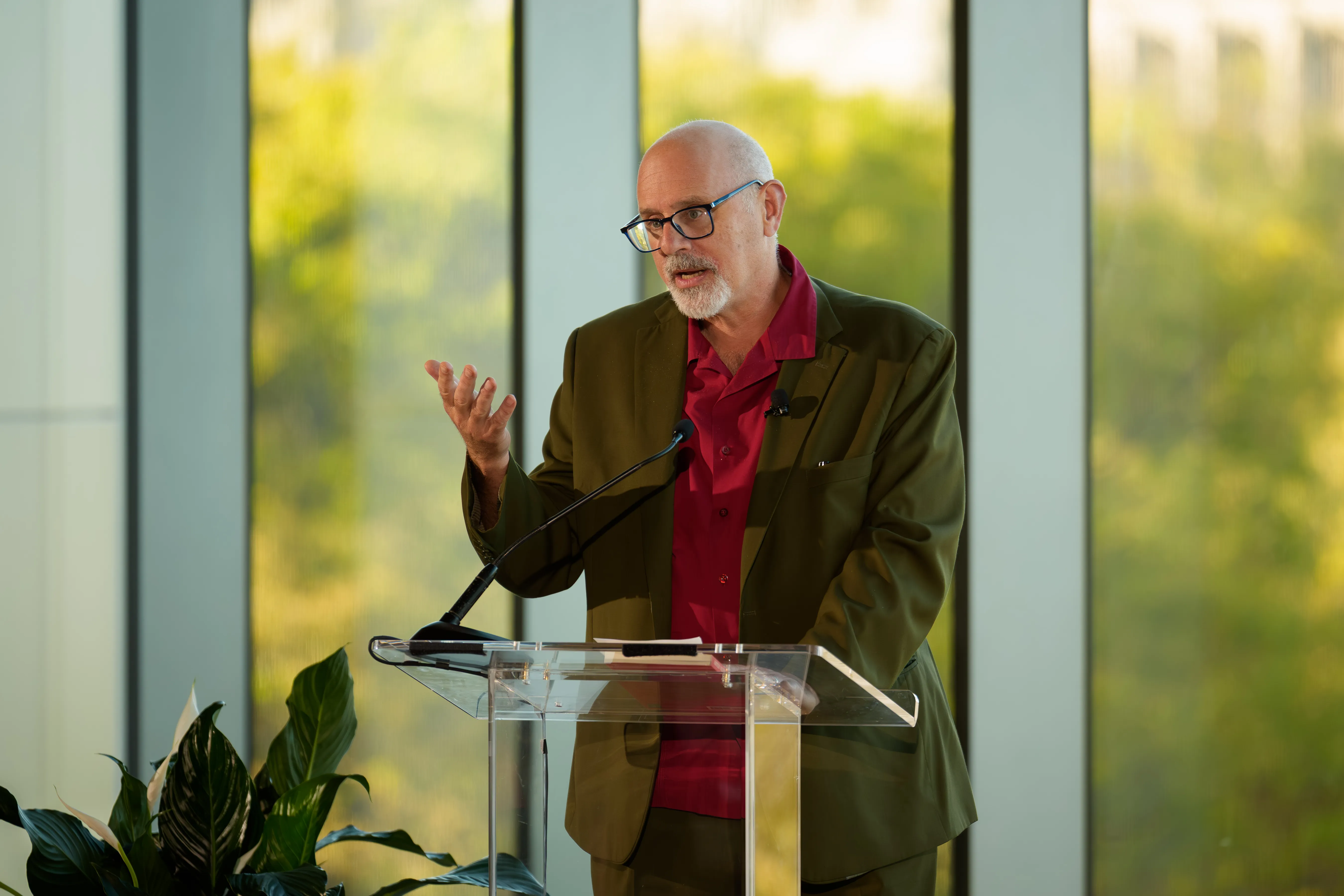 Tom Ginsburg speaks at a lectern